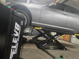 ELEV8 Garage Equipment - Mid-Rise Scissor Lift
