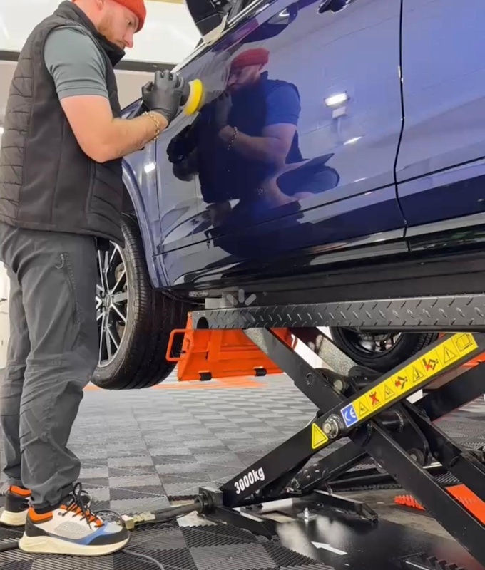 ELEV8 Garage Equipment - Scissor Lifts